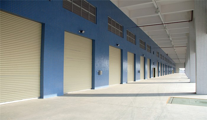 Roller shutter door for large warehouse