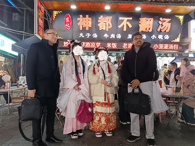 Saudi Clients Visit Yuou for Product Showcase and Luoyang Cultural Tour